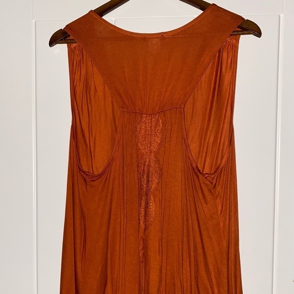 Venus Women‎ Sleeveless Top L Embroidered Open Back Asymmetric Hem - Picture 3 of 7